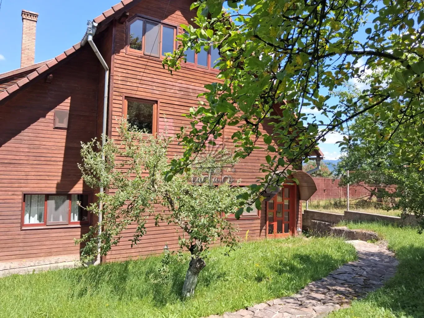 Pensiunea FLORI DE CAMP